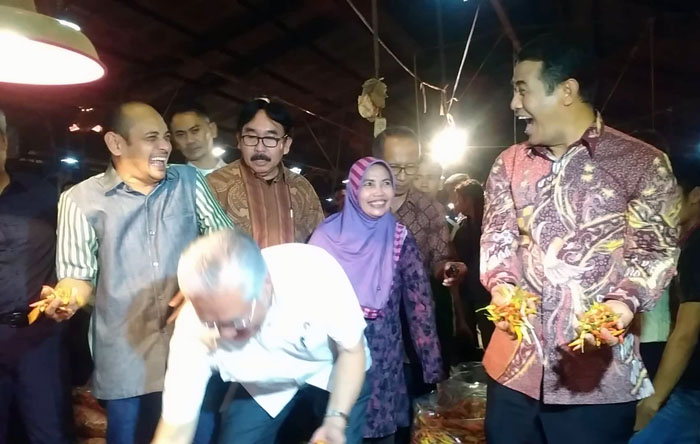 Blusukan Tengah Malam ke Tangerang, Mentan dan Mendag Surprise Harga Bahan Pokok Stabil